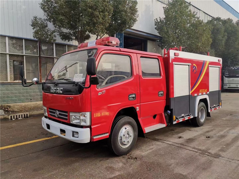 程力水罐消防車遠程消防帶PS20消防炮，射程45米滅火效率高，可疾速火場展開滅火戰(zhàn)役，撲救種種，是理想的消防配備