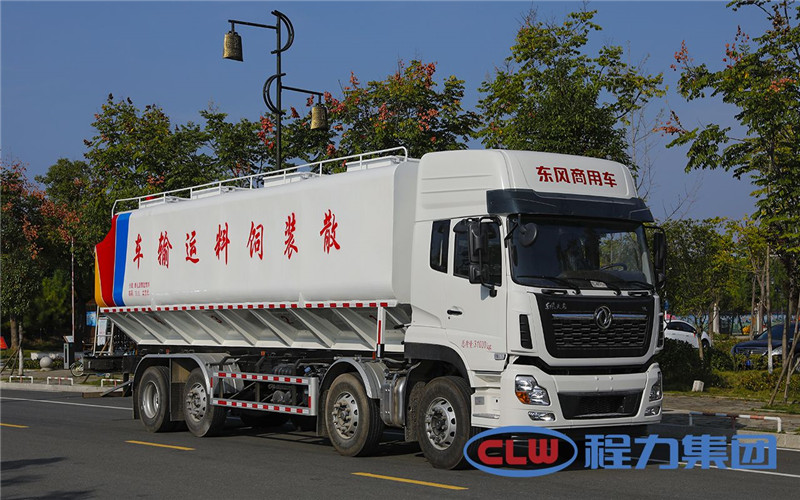 東風天錦三軸散裝飼料運輸車結構簡單，操作方便靈活，易維修保養