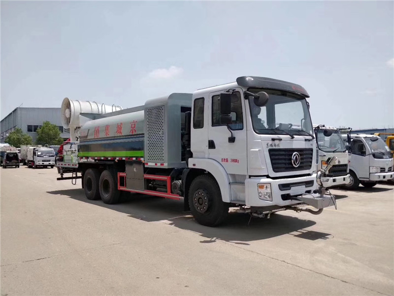 東風(fēng)153后雙橋噴霧降塵車功力強、射程遠(yuǎn)、穿透力強、霧粒附著力強