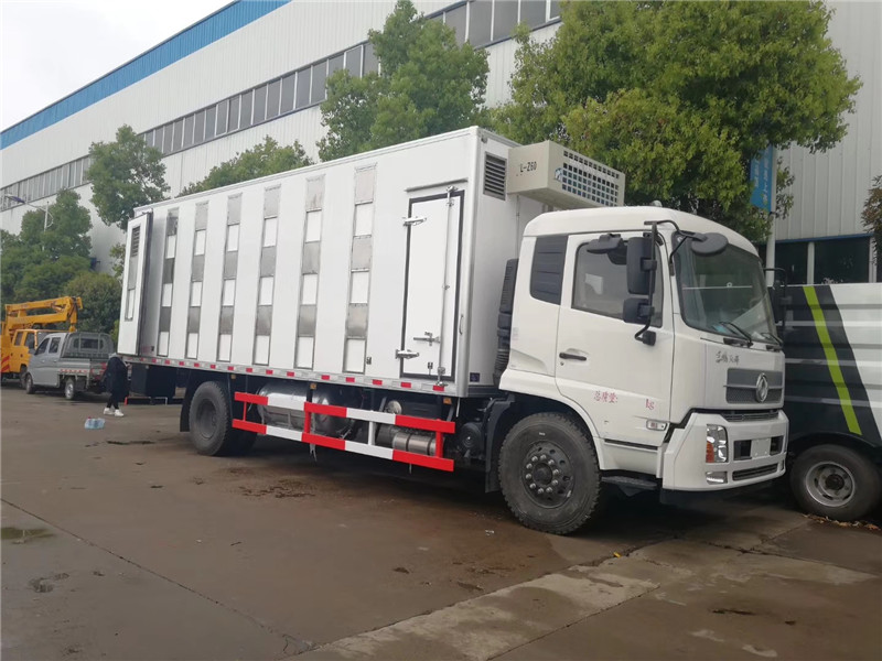 東風(fēng)天龍散裝飼料運(yùn)輸車可做到減少損失，保證質(zhì)量，避免人為污染