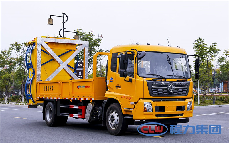 國(guó)六天錦高速公路防撞緩沖車帶有獨(dú)立的車橋，可直接拖掛于主車后部