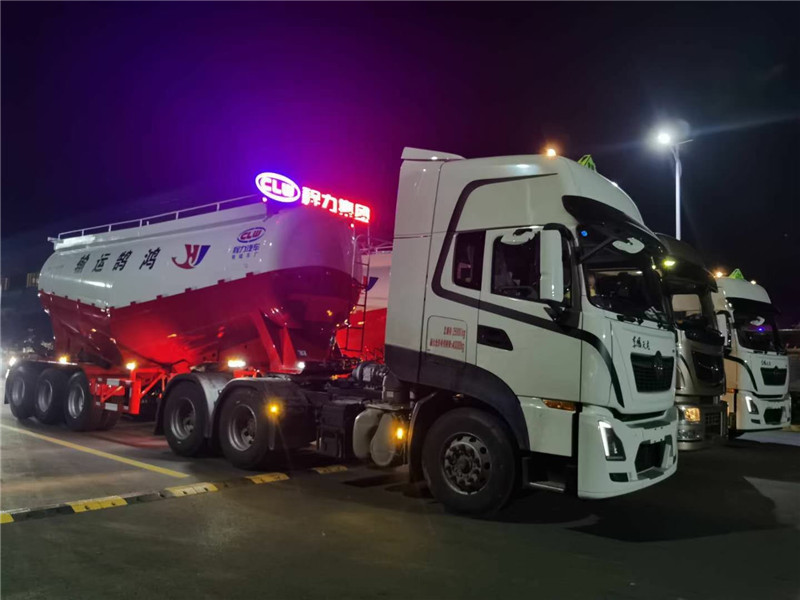 東風天錦油罐車高端品質，嚴格按照公告參數生產，不超重