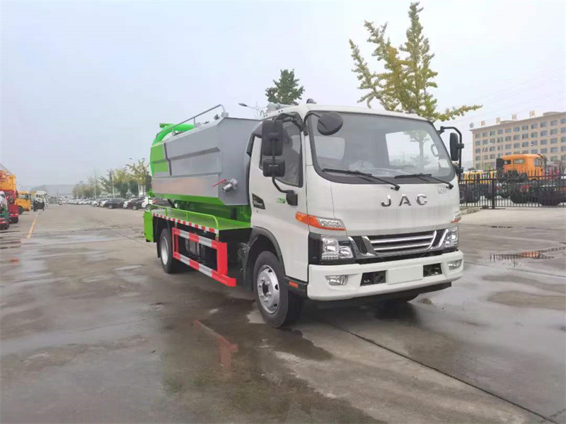 特惠！特惠！江淮駿鈴V7清洗吸污車，專治市區管道“梗塞”