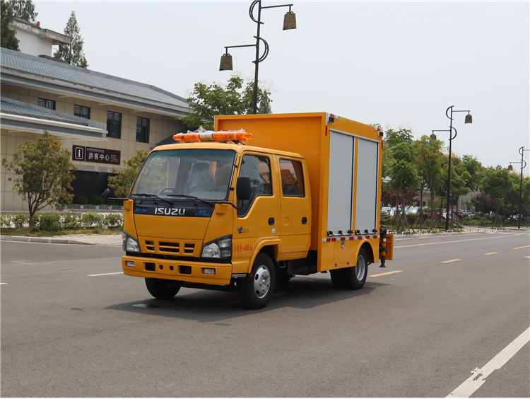 1200立方工程救險車(慶鈴五十鈴救援車帶吊機(jī))